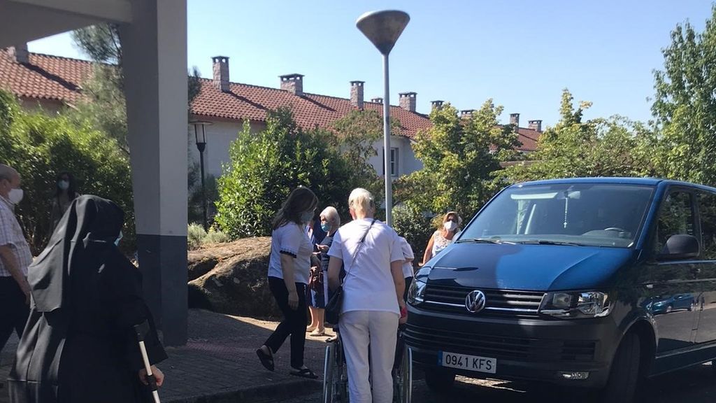 BNG denuncia el traslado de mayores a un colegio electoral en Ourense pese a tener prohibidas las visitas BNG denuncia el traslado de mayores a un colegio electoral en Ourense pese a tener prohibidas las visitas
