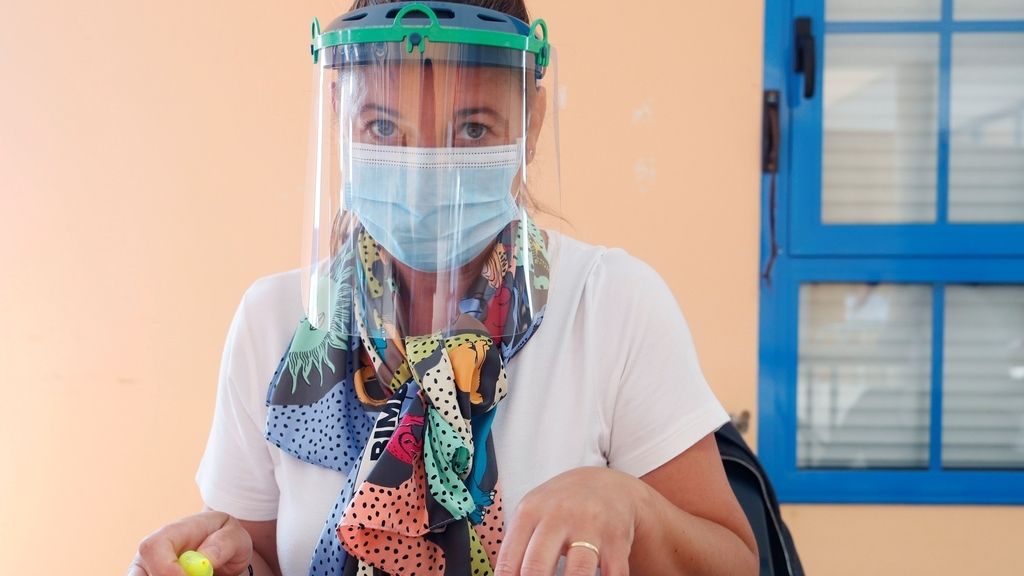 La estética electoral del 12J: vascos y gallegos acuden a las urnas en la nueva normalidad, en imágenes