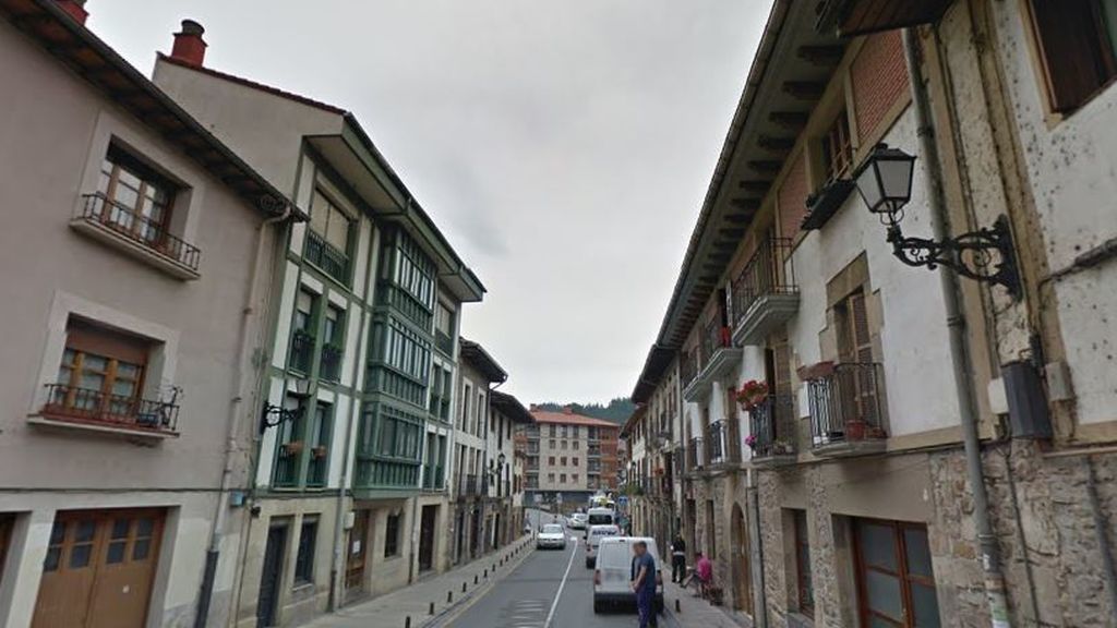 Hallan muerto en su casa al paciente cero del brote de Eskoriatza, en Guipúzcoa Hallan muerto en su casa al paciente cero del brote de Eskoriatza, en Guipúzcoa