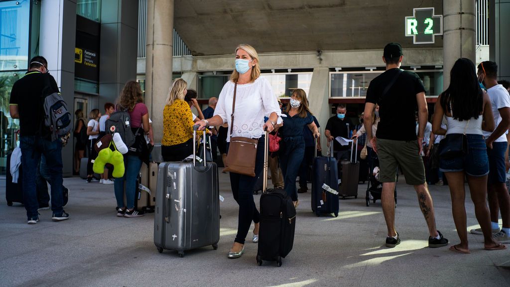 La mascarilla, obligatoria en Baleares con excepciones como las playas y las piscinas La mascarilla, obligatoria en Baleares con excepciones como las playas y las piscinas