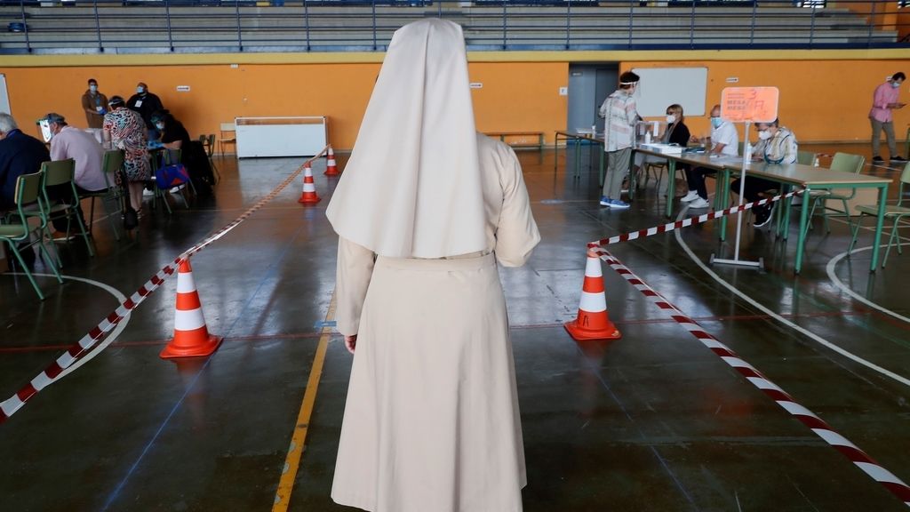 La estética electoral del 12J: vascos y gallegos acuden a las urnas en la nueva normalidad, en imágenes