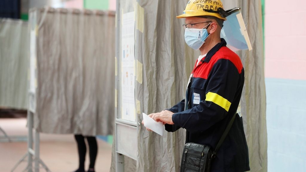 La estética electoral del 12J: vascos y gallegos acuden a las urnas en la nueva normalidad, en imágenes