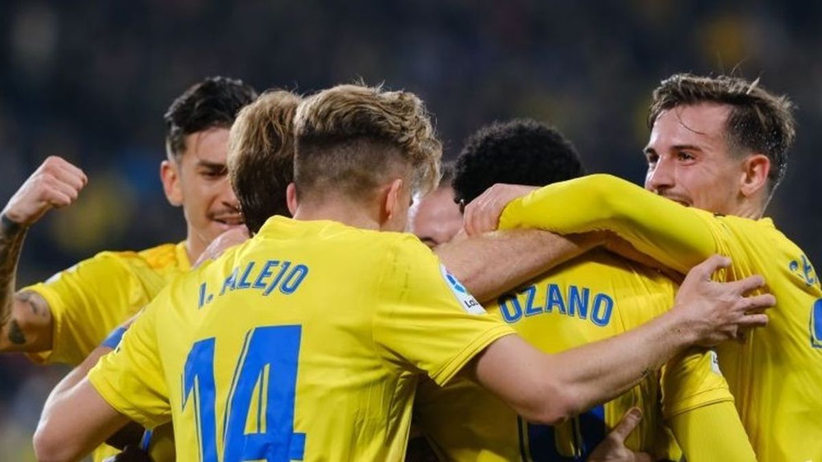 El Cádiz vuelve a Primera 15 años después El Cádiz vuelve a Primera 15 años después
