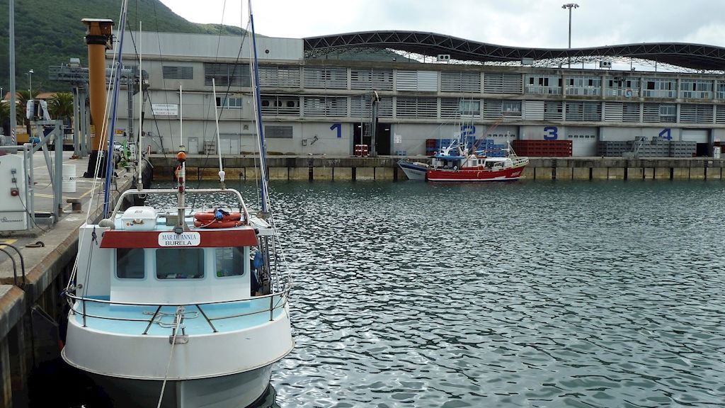 Un tercer marinero de los barcos gallegos atracados en Santoña da positivo por Covid-19 Un tercer marinero de los barcos gallegos atracados en Santoña da positivo por Covid-19