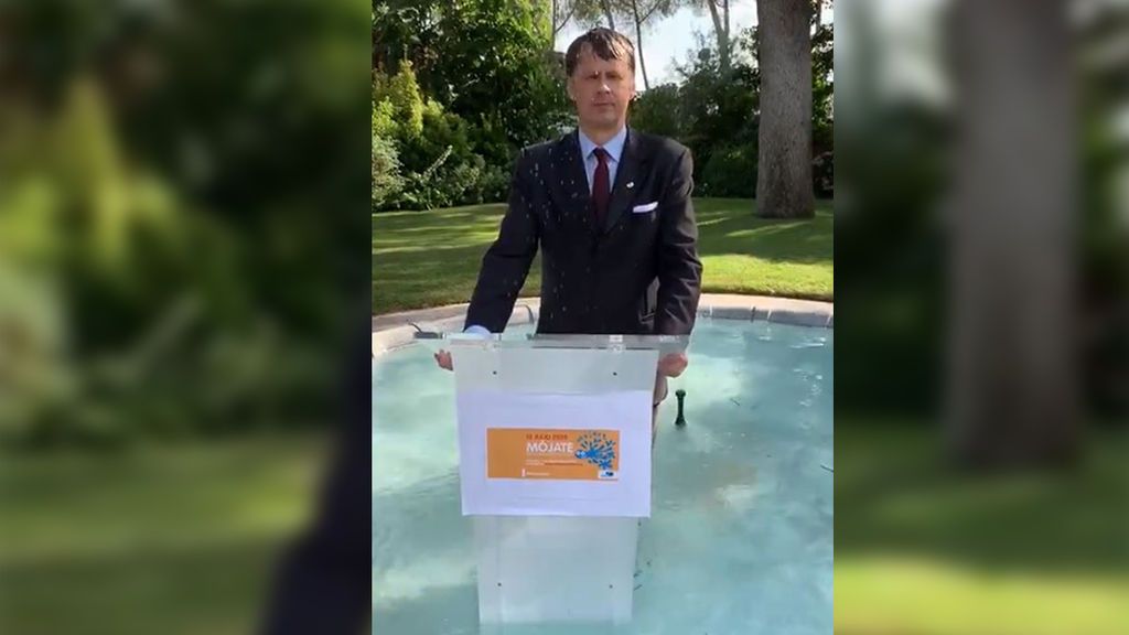 El embajador de Reino Unido en España se moja por la esclerosis múltiple El embajador de Reino Unido en España se moja por la esclerosis múltiple