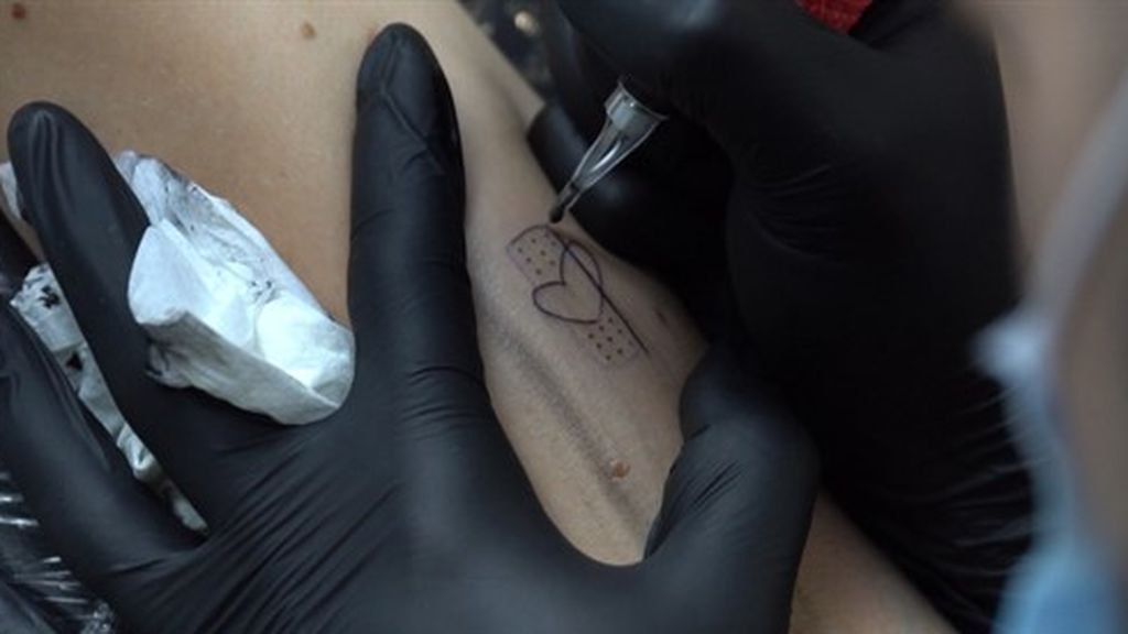 El tatuaje que se ha hecho un grupo de sanitarios de Valencia