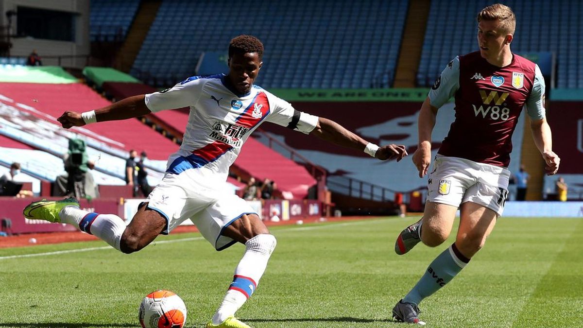 Detienen a un aficionado de 12 años del Aston Villa por insultos racistas a Wilfried Zaha