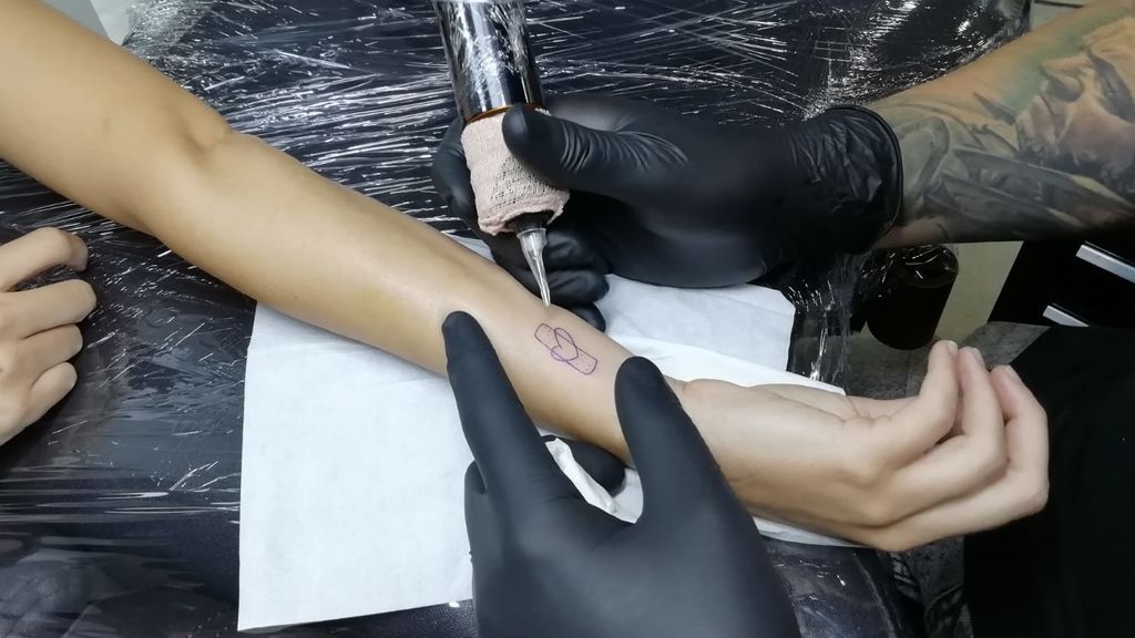 Tatuaje gratuito para los sanitarios: "Fuimos guerreros y sobrevivimos" Tatuaje gratuito para los sanitarios: "Fuimos guerreros y sobrevivimos"