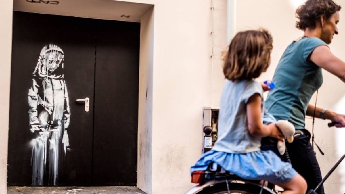 Italia devuelve a Francia la puerta robada con el homenaje de Bansky a las vícitmas de Bataclan Italia devuelve a Francia la puerta robada con el homenaje de Bansky a las vícitmas de Bataclan