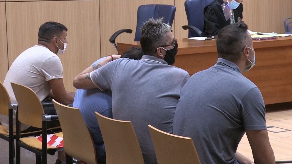 Los hermanos de Antonio Anglés, acusados de extorsión: "Llegamos a las manos, pero sólo dos hostias" Los hermanos de Antonio Anglés, acusados de extorsión: "Llegamos a las manos, pero sólo dos hostias"