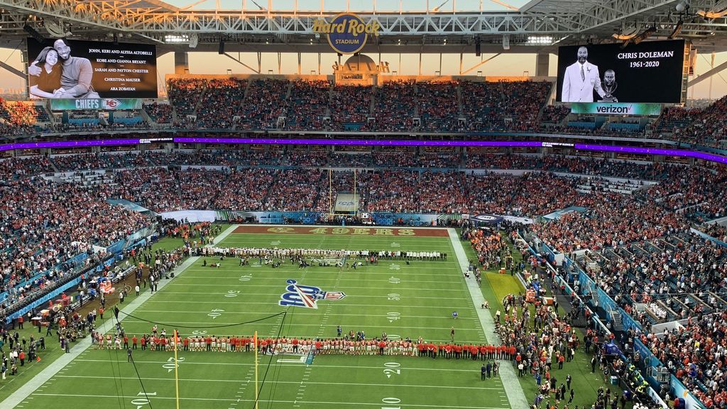 interior del Hard Rock Stadium durante un partido de los Miami Dolphins