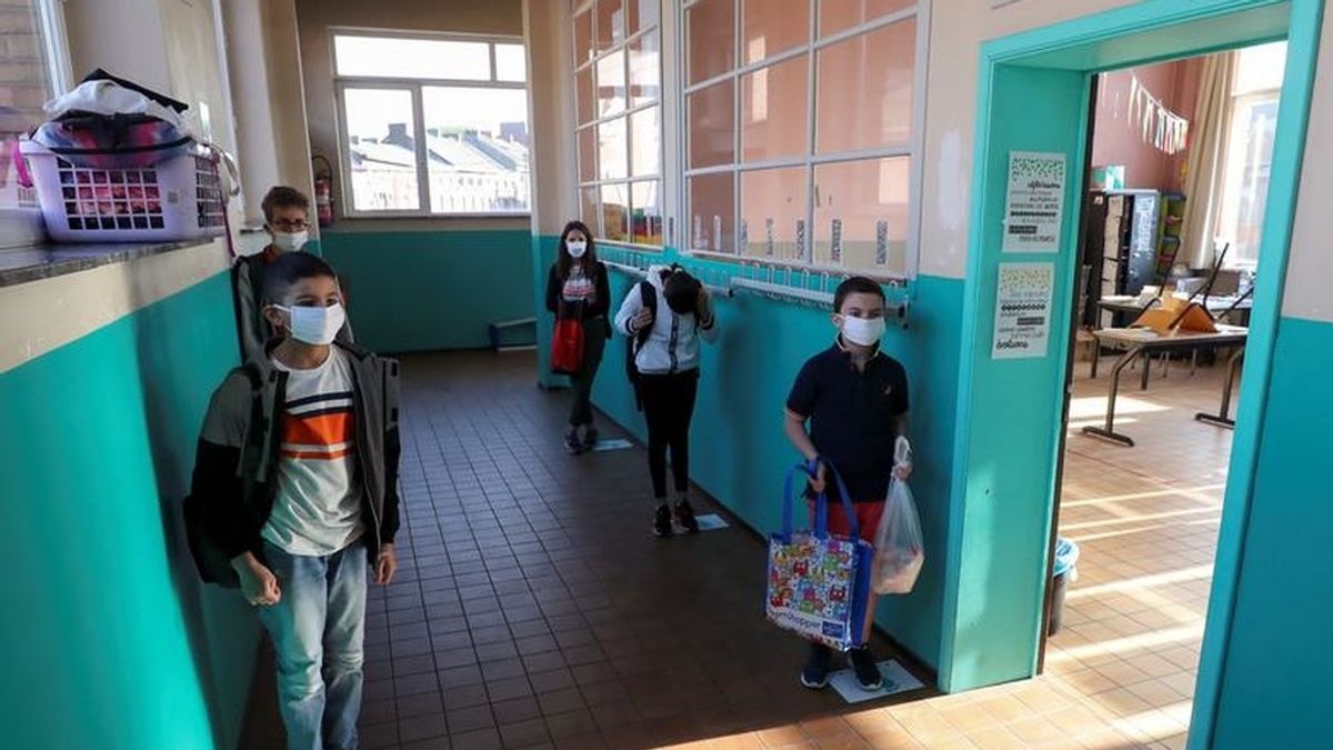 Los estudiantes respetan la distancia en una escuela de Jumet