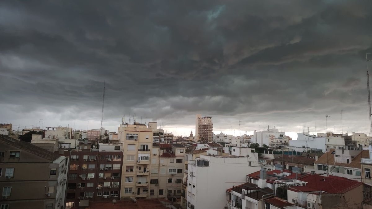 Nubes de tormenta sobre Valencia.