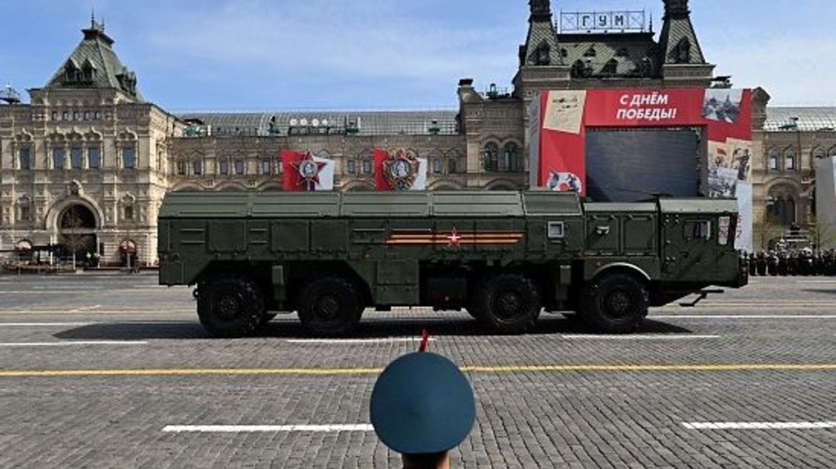 A Russian Iskander-M missile launcher parades through Red Square during the general rehearsal of the Victory Day military parade in central Moscow on May 7, 2022. - Russia will celebrate the 77th anniversary of the 1945 victory over Nazi Germany on May 9. (Photo by Kirill KUDRYAVTSEV / AFP) (Photo by KIRILL KUDRYAVTSEV/AFP via Getty Images)