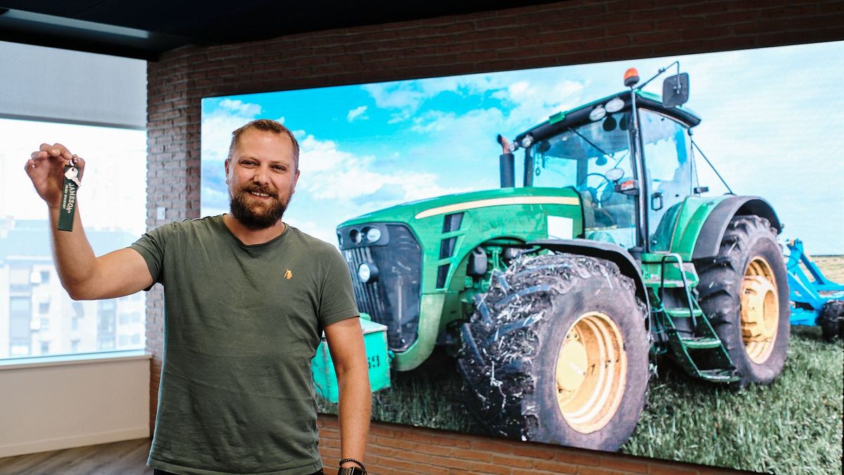 Agricultor consigue tractor gratis en Twitter