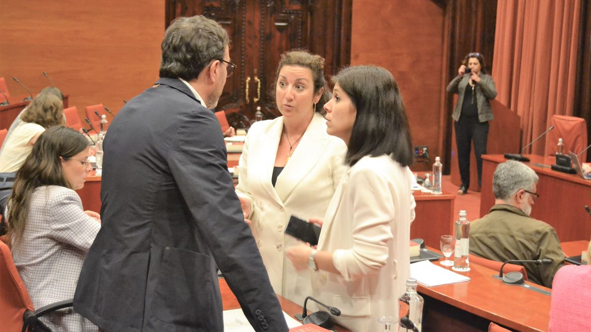 El portaveu de Junts, Josep Rius, junto a la portavoz de ERC, Marta Vilalta, y la portavoz del PSC, Alícia Romero, en la Junta de Portavoces del Parlament El portaveu de Junts, Josep Rius, junto a la portavoz de ERC, Marta Vilalta, y la portavoz del PSC, Alícia Romero, en la Junta de Portavoces del Parlament