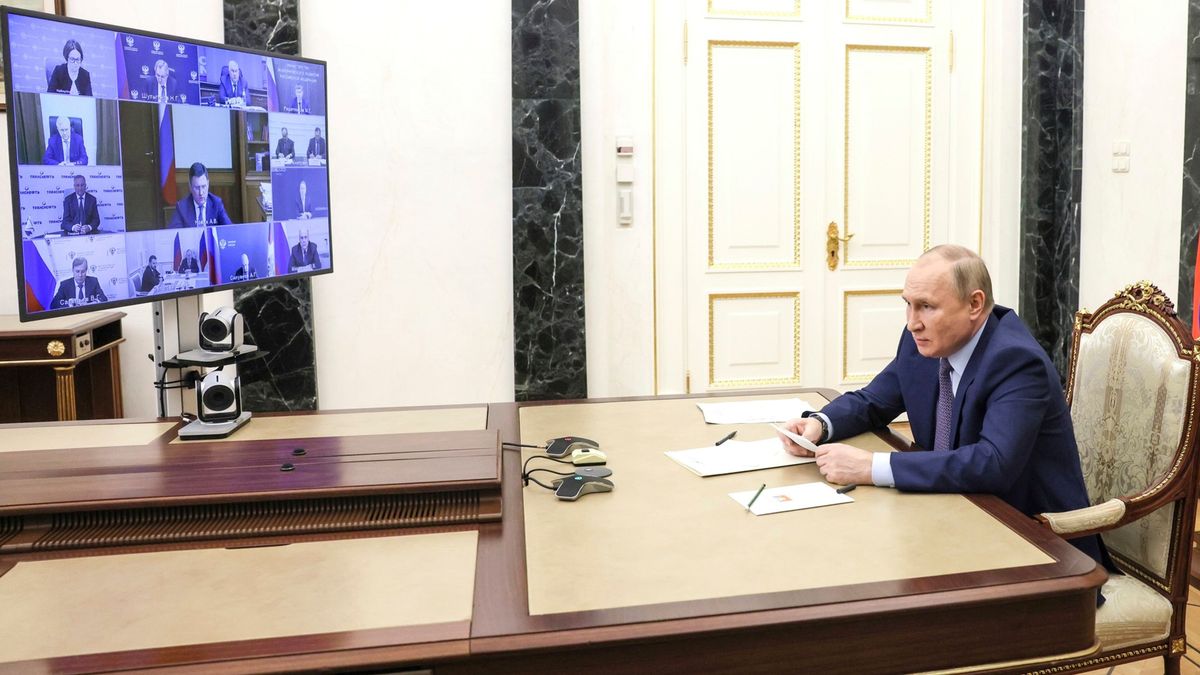 EuropaPress 4455912 17 may 2022 russia moscow russian president vladimir putin chairs video
