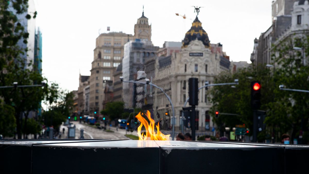 La llama eterna del memorial de Madrid por los muertos en la pandemia La llama eterna del memorial de Madrid por los muertos en la pandemia