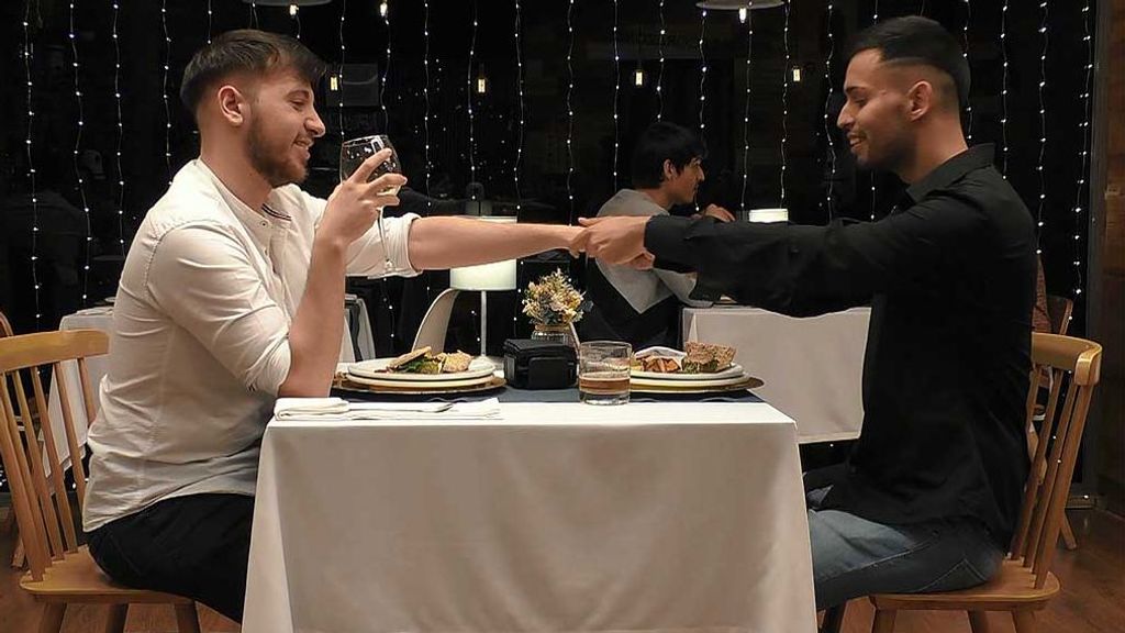 Óscar y Michele en 'First Dates'