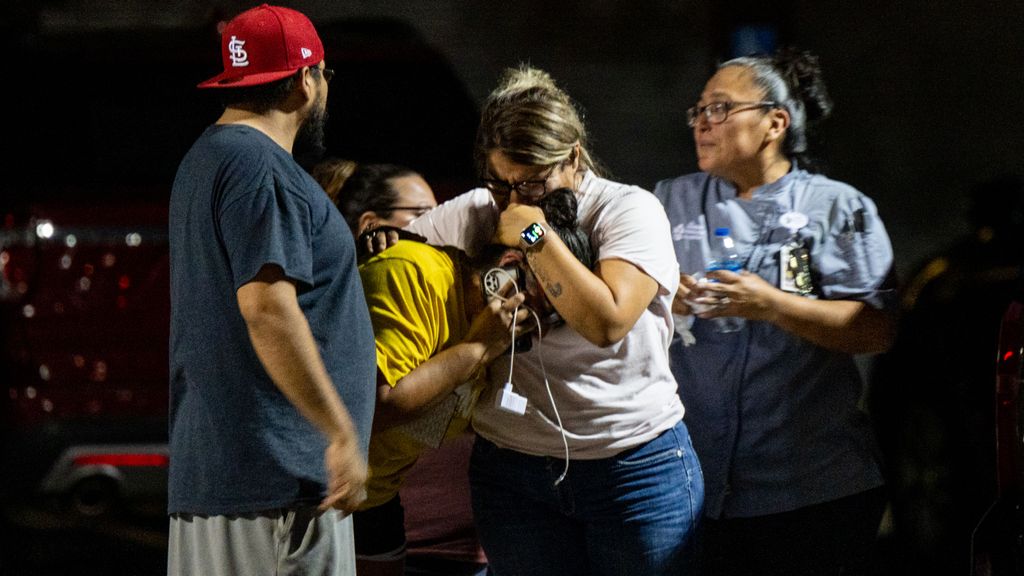 Dolor y angustia a las puertas de la escuela de Texas, escenario de la última matanza