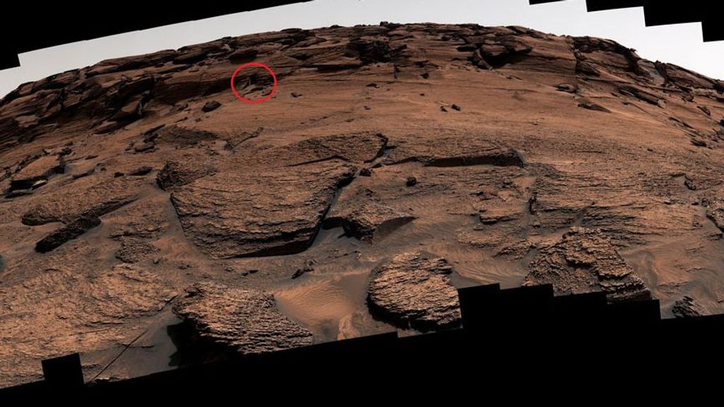 Curiosity capta una supuesta puerta en Marte