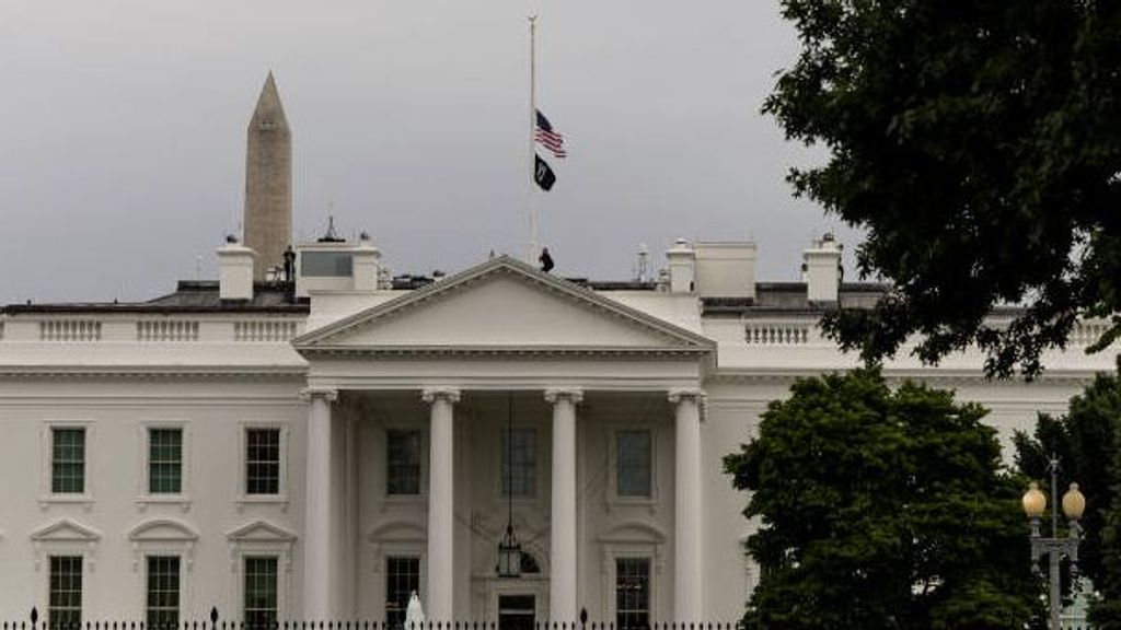 La Casa Blanca, con la bandera a media asta tras la masacre en Texas