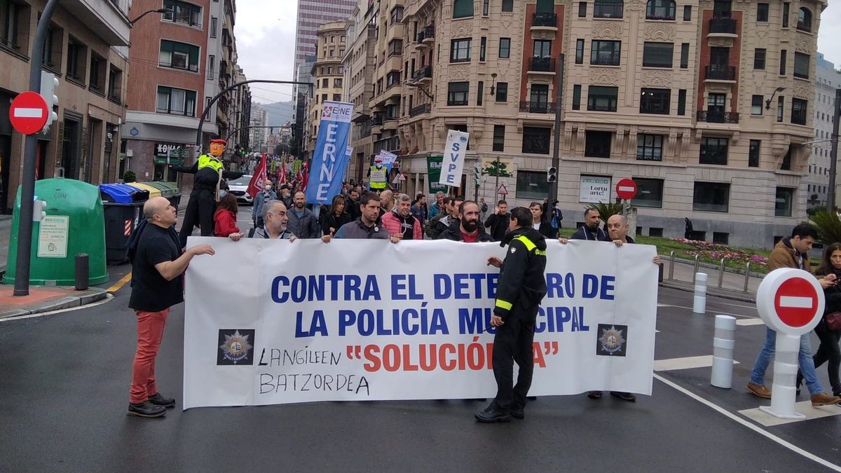 Bilbao quiere más policías las noches y festivos y los municipales se plantan