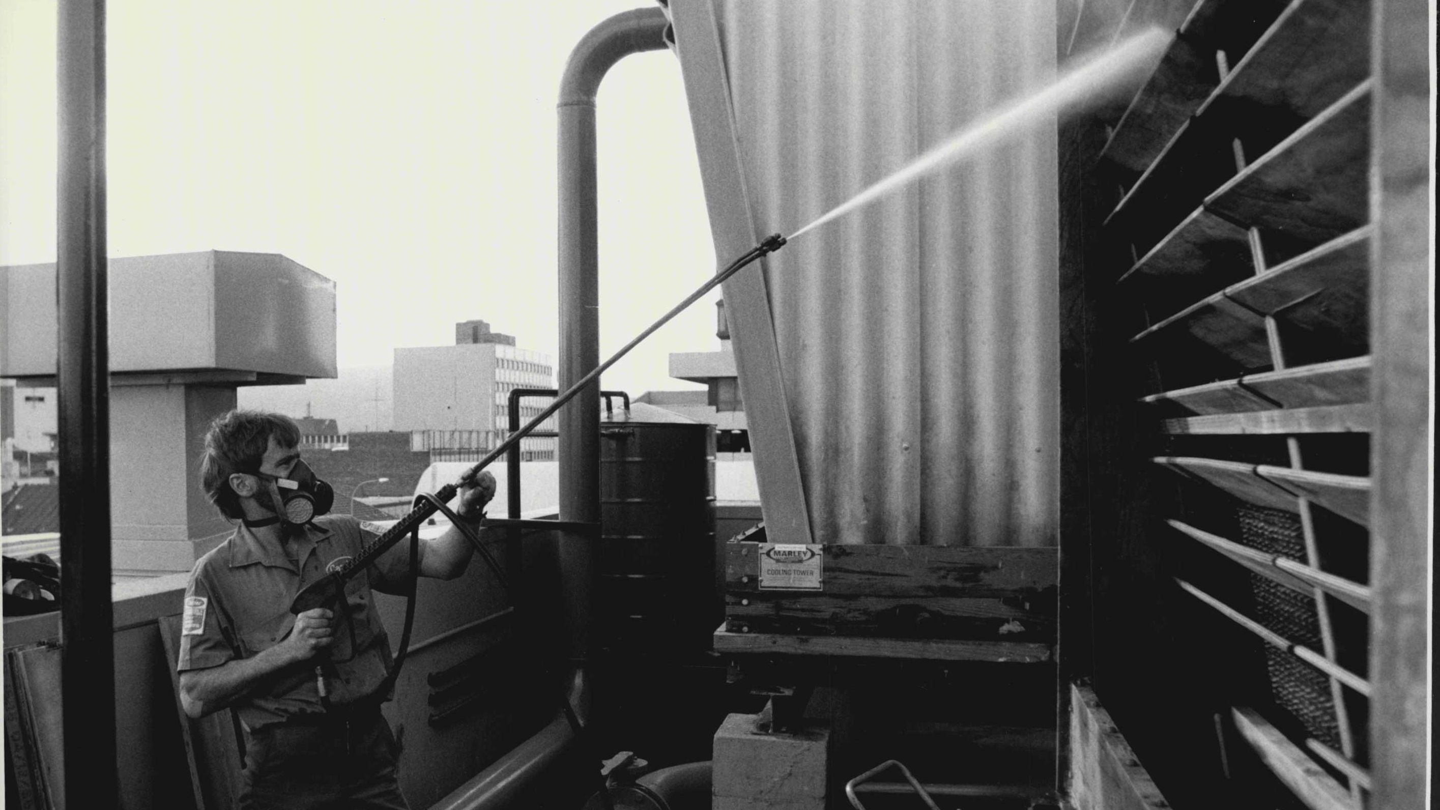 Desinfección de una torre de aire acondicionado, origen de un brote de Legionella