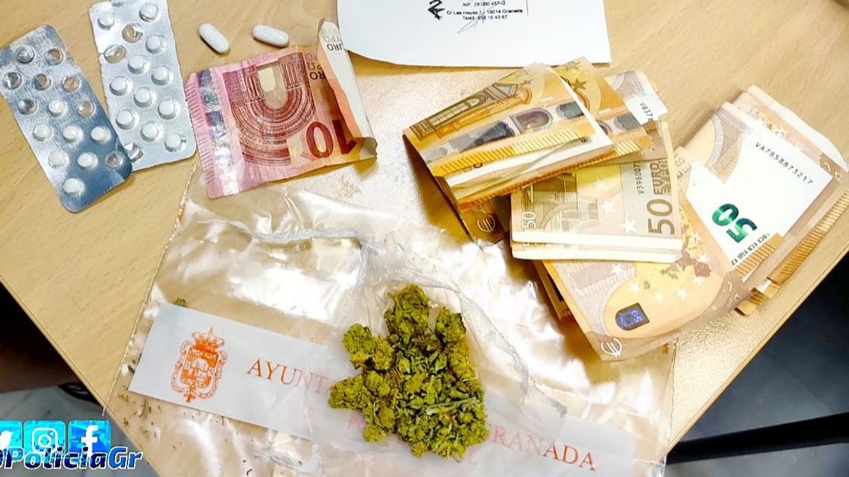 Dinero y sustancias incautadas al detenido Dinero y sustancias incautadas al detenido