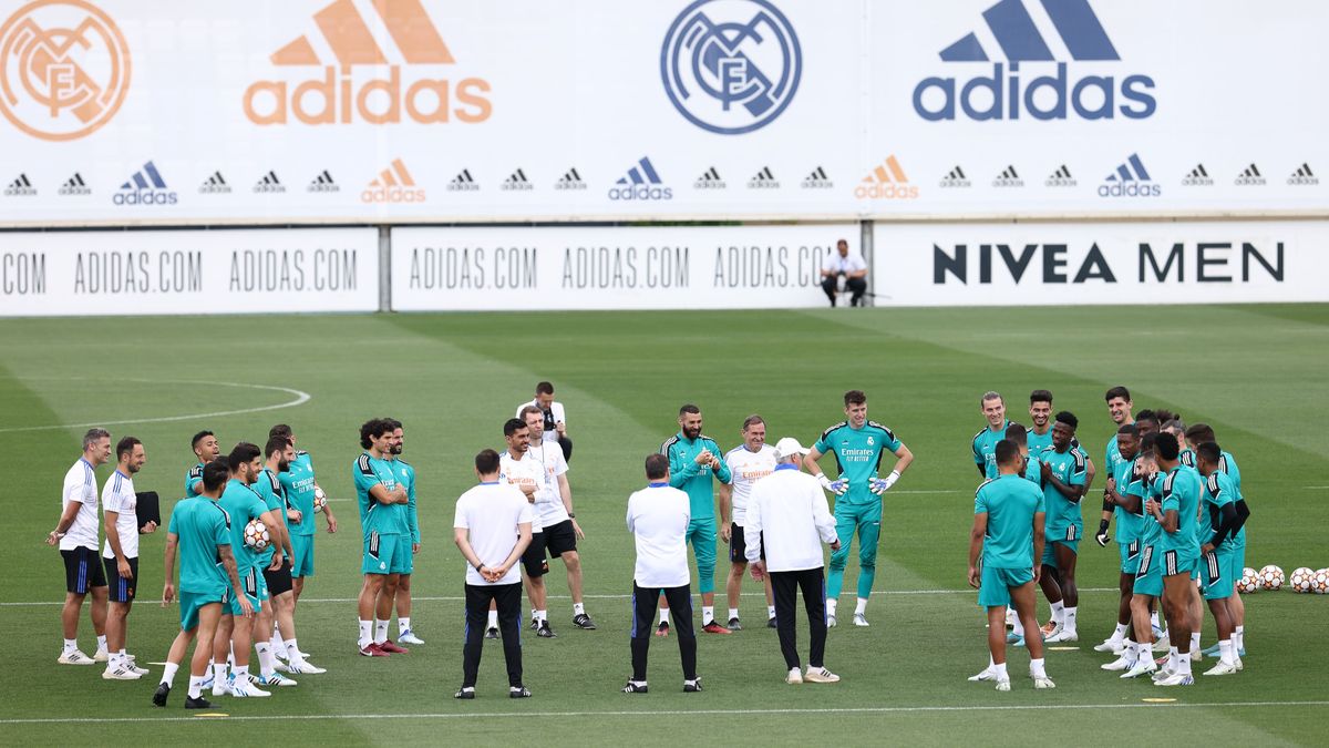 La plantilla del Real Madrid entrenando antes de la final La plantilla del Real Madrid entrenando antes de la final