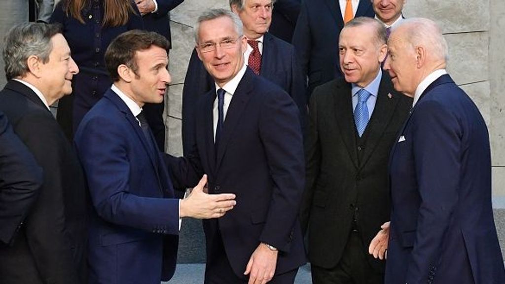 Macron, Biden, Erdogan,  Stoltenberg y Draghi en la reunión de la OTAN de marzo del 2022