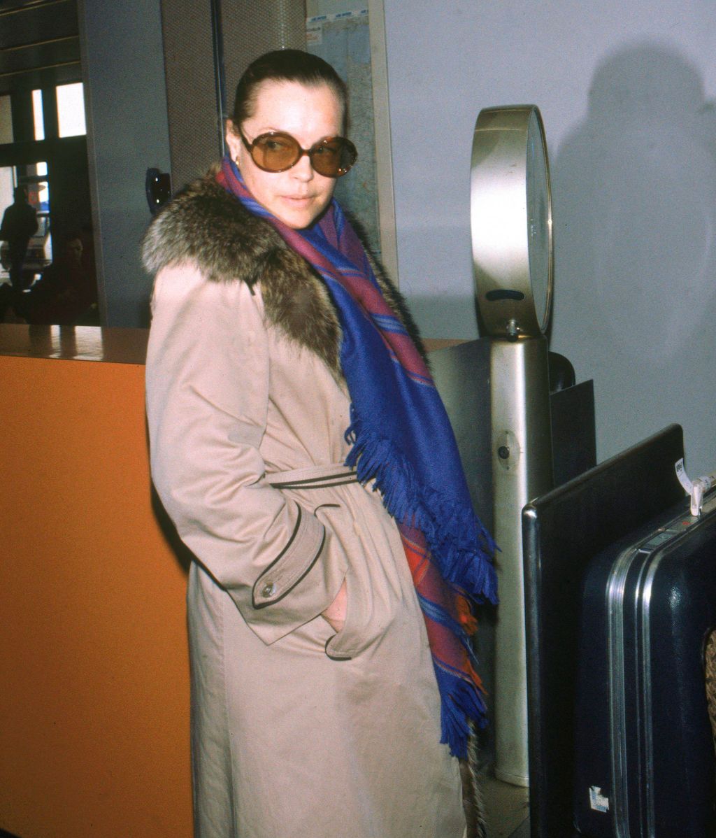 Romy Schneider en el aeropuerto en1980.