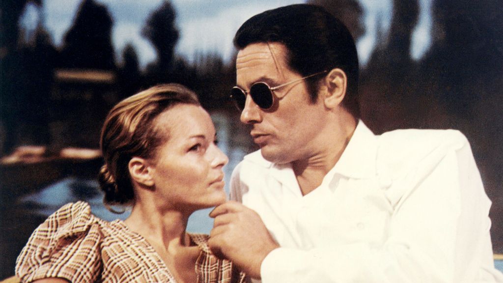 Romy Schneider y Alain Delon en la película de Joseph Losey "L'assassinat de Trotsky" (1972).