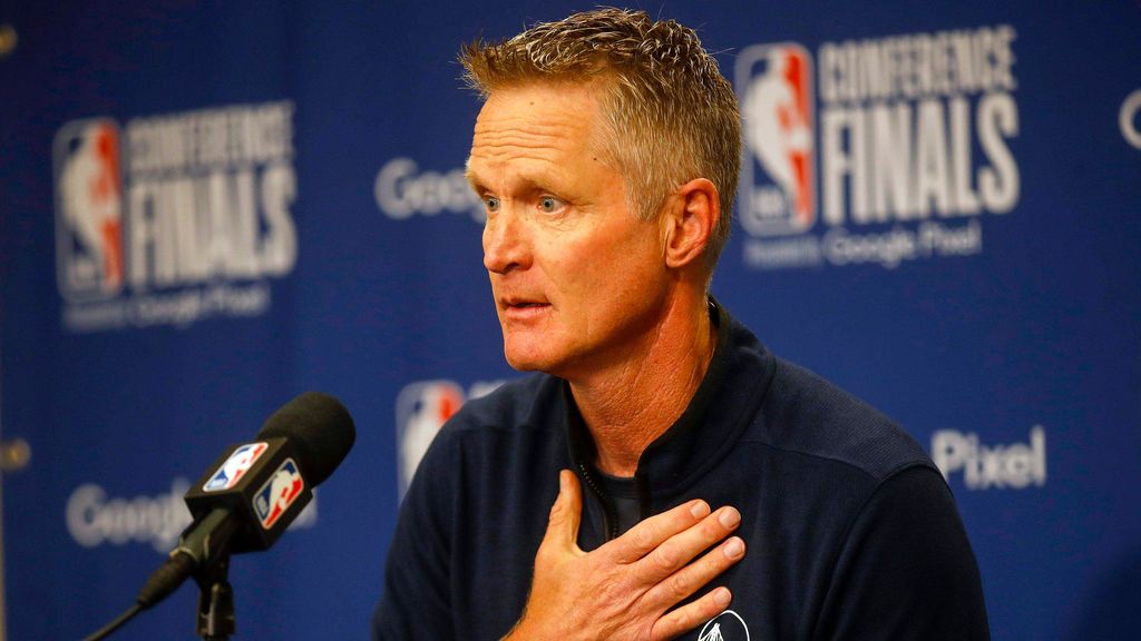 Steve Kerr, en contra de la posesión de armas