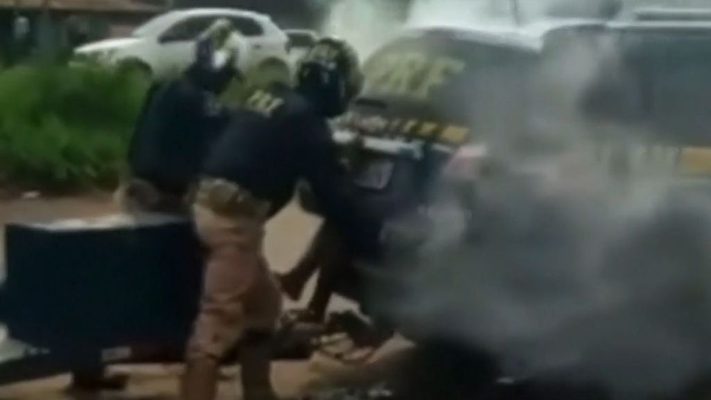 Muere un hombre obligado a respirar gas lacrimógeno encerrado en un maletero