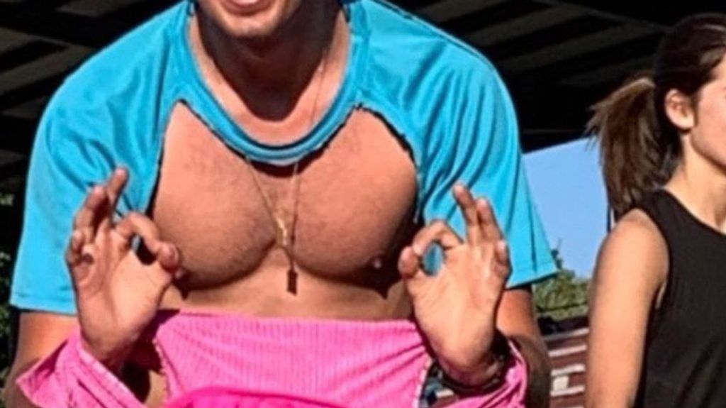 Camiseta cortada que utilizó para entrenar.