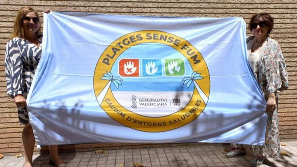 Cartel de playas sin humo de la Generalitat Valenciana Cartel de playas sin humo de la Generalitat Valenciana
