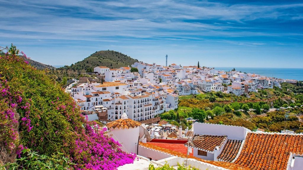 Frigiliana destaca por sus fachadas blancas.