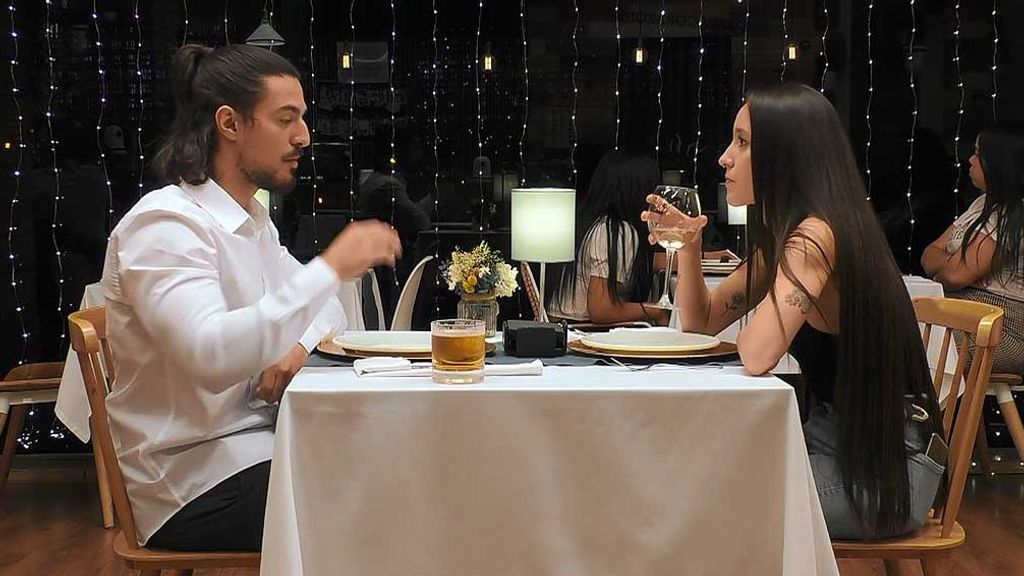 Jessica y Luis durante su cita en 'First Dates'