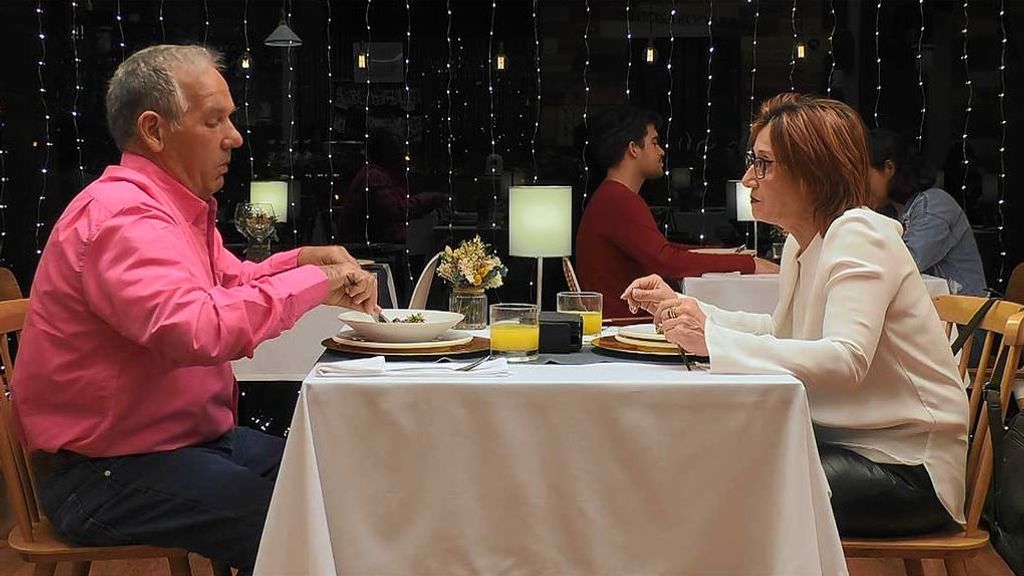 Juan y Rosa durante su cita en 'First Dates'