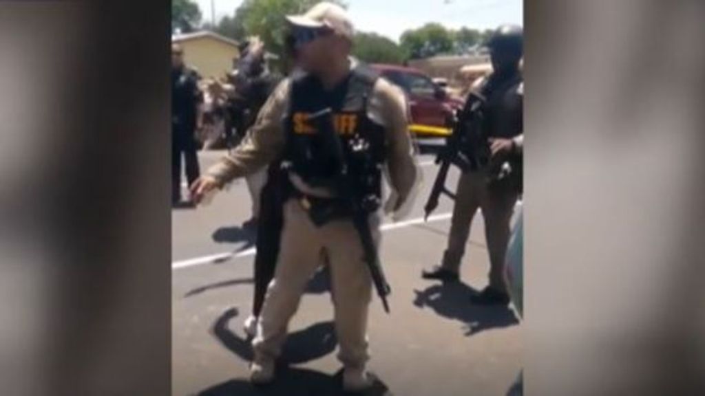 La policía tardó una hora en entrar a la escuela de Texas: así gritaban los padres que actuaran