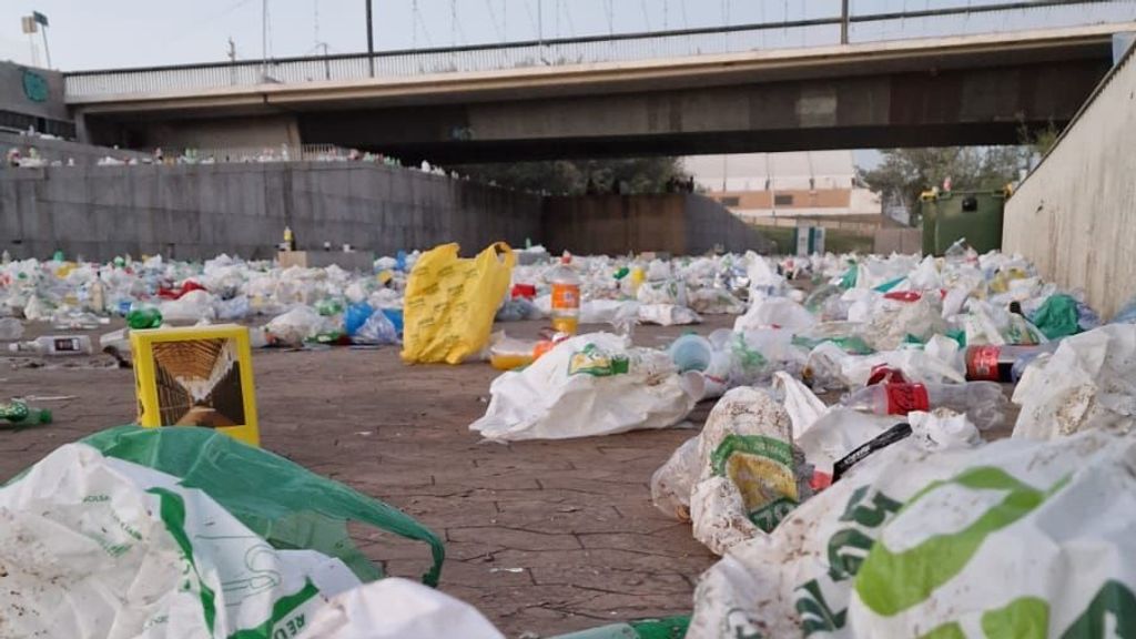Restos botellón en la Feria de Córdoba