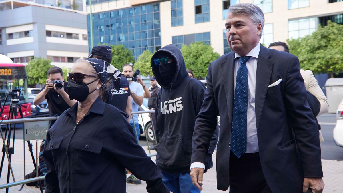 segunda sesión del juicio contra el joven Francisco Javier García, conocido como 'El Cuco', y contra su madre por presunto delito de falso testimonio en sus comparecencias en el juicio celebrado en 2011 por el crimen de Marta del Castillo segunda sesión del juicio contra el joven Francisco Javier García, conocido como 'El Cuco', y contra su madre por presunto delito de falso testimonio en sus comparecencias en el juicio celebrado en 2011 por el crimen de Marta del Castillo