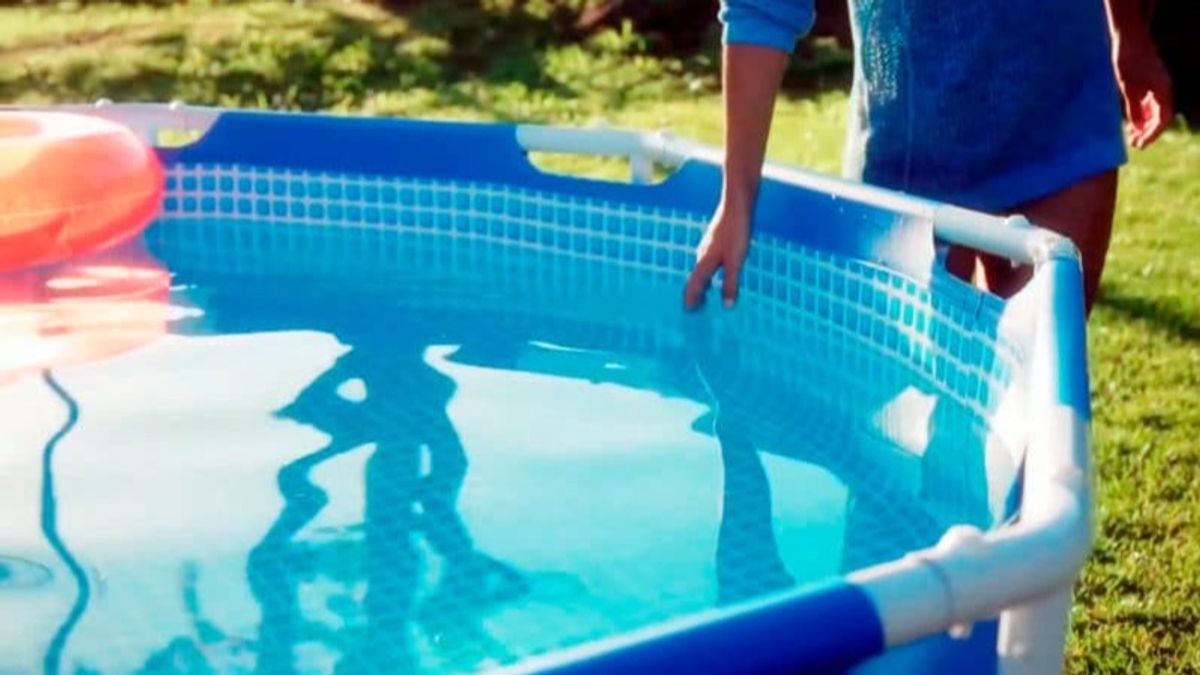Será muy importante limpiar correctamente la piscina de plástico.