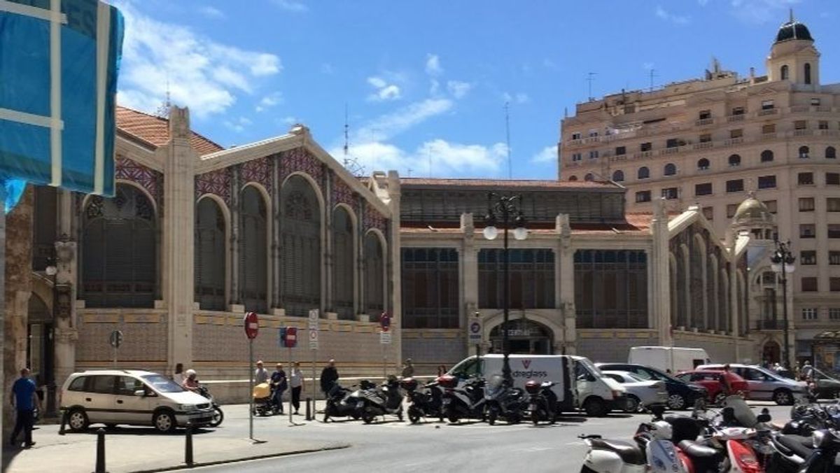 Valencia diseñará un plan especial para delimitar las terrazas y controlar el botellón Valencia diseñará un plan especial para delimitar las terrazas y controlar el botellón