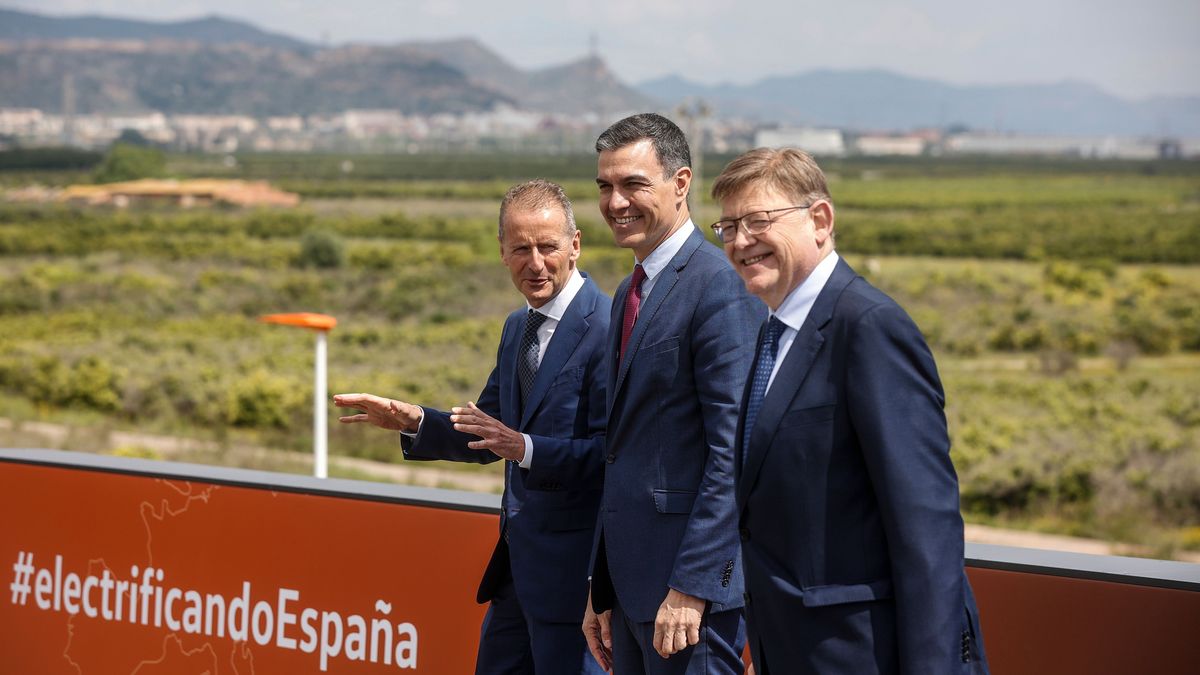 Ximo Puig, Pedro Sánchez y el director ejecutivo de Volkswagen Ximo Puig, Pedro Sánchez y el director ejecutivo de Volkswagen