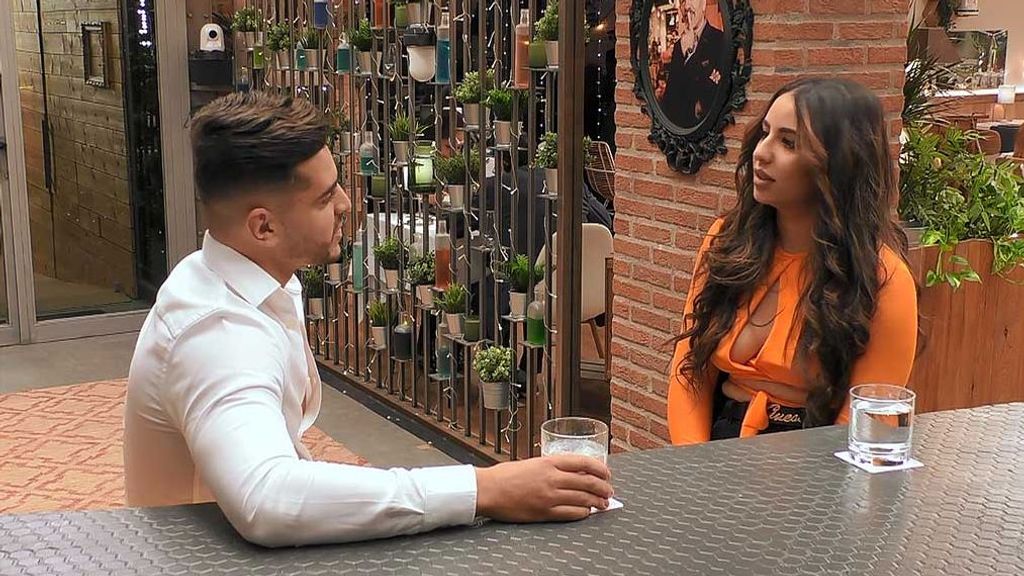 Yasmina y Achraf durante su cita en 'First Dates'