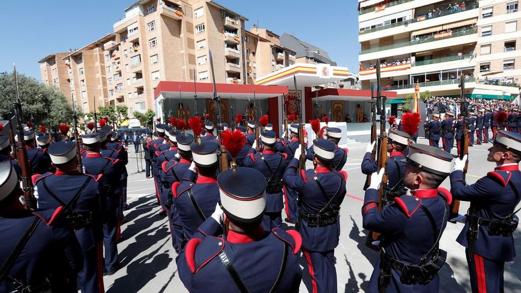 Los Reyes presiden el acto central por el Día de las Fuerzas Armadas en Huesca