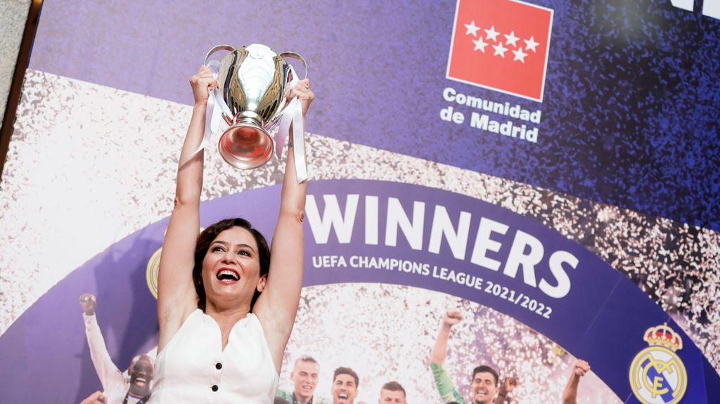 DÍAZ AYUSO RECIBE EN LA REAL CASA DE CORREOS AL REAL MADRID C.F TRAS SU VICTORIA EN LA FINAL DE LA CHAMPIONS LEAGUE