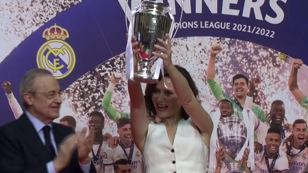 El Real Madrid celebra con sus aficionados la decimocuarta Copa de Europa de su historia